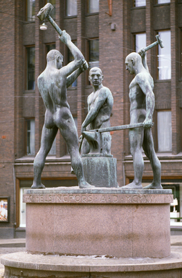 Felix Nylund: Kolme seppää, 1932. Et voi käyttää kuvaa kaupallisiin tarkoituksiin.  Kuva: Helsingin taidemuseo